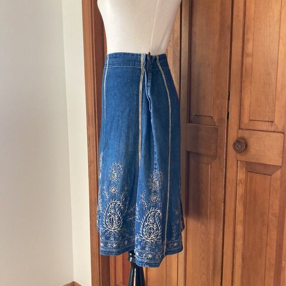 Liz Claiborne Denim Embroidered A-line Skirt, Size 4 - Picture 2 of 8